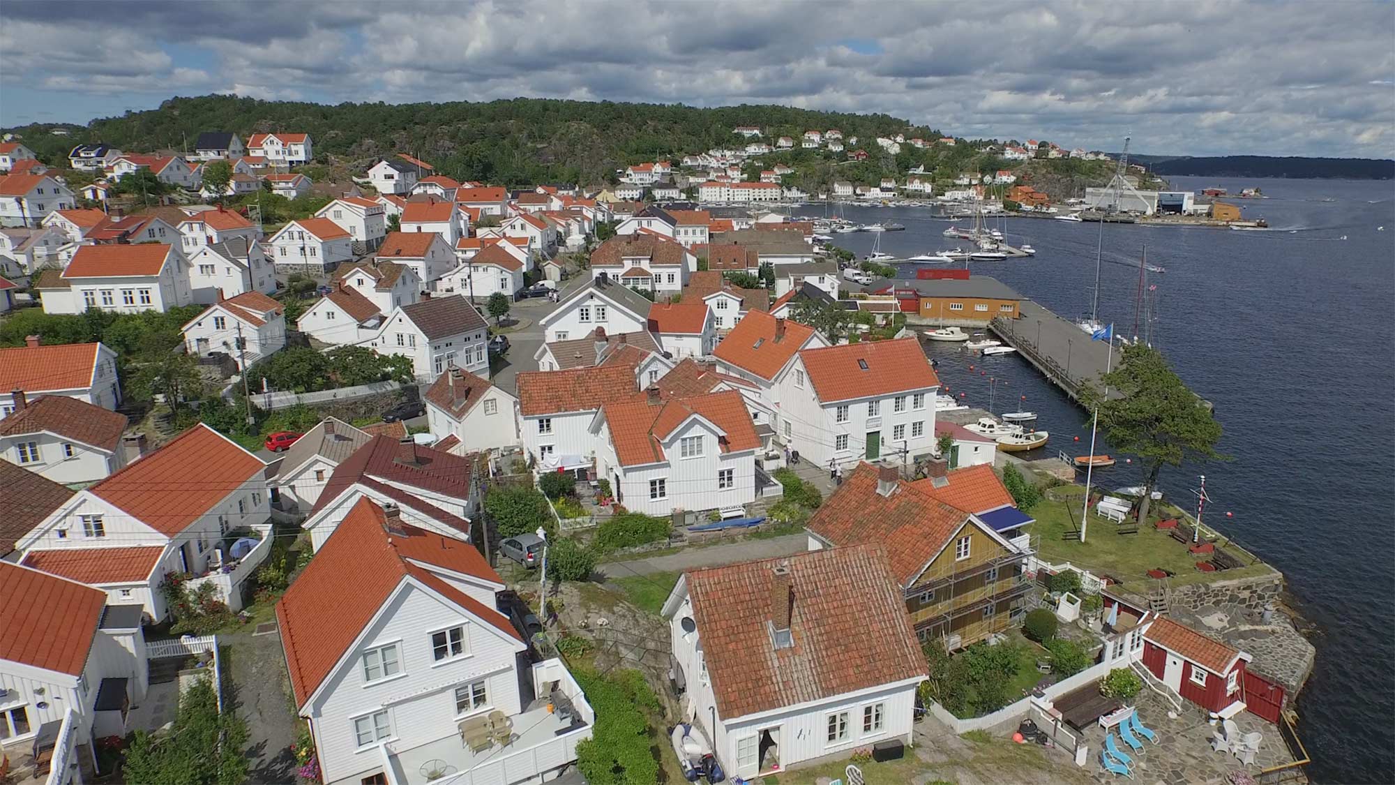 Optiwhite_lang-tradisjon-hvite-hus-Norge Optiwhite_lang-tradisjon-hvite-hus-Norge