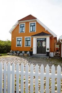 0152-Staverngul Gult Hus Jotun