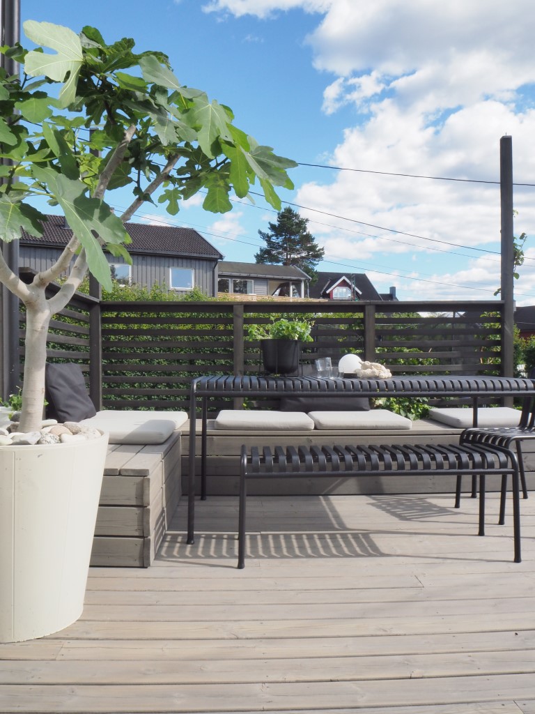 Trebitt terrassebeis 90029 Naturlig Sølvgrå_krukke og sittebenk Trebitt terrassebeis 90029 Naturlig Sølvgrå_krukke og sittebenk