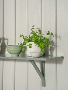 Hylle: Jotun 7119 Stemning, vegg: 1069 Villagrå