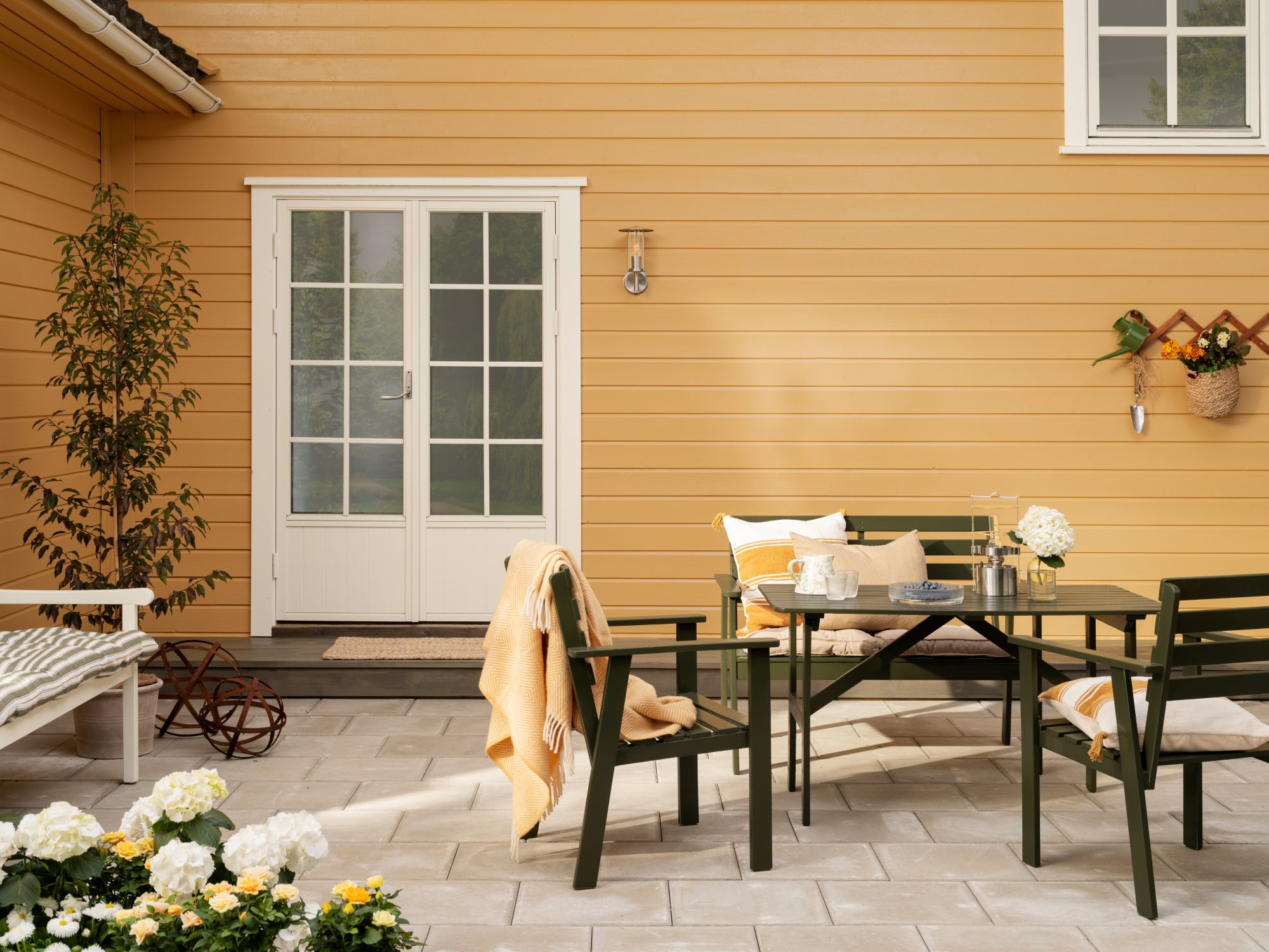 jotun_16_skagengul_fjellbris_letthet_møbler_gronn-umbra_0575_V2 ai_srgb