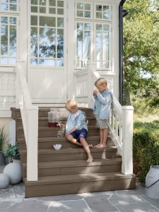 Färgsätt uteplatsen