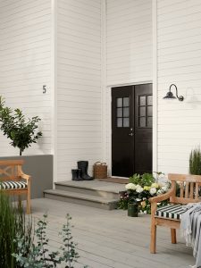 Fasad målad med JOTUN 1001 Eggvit